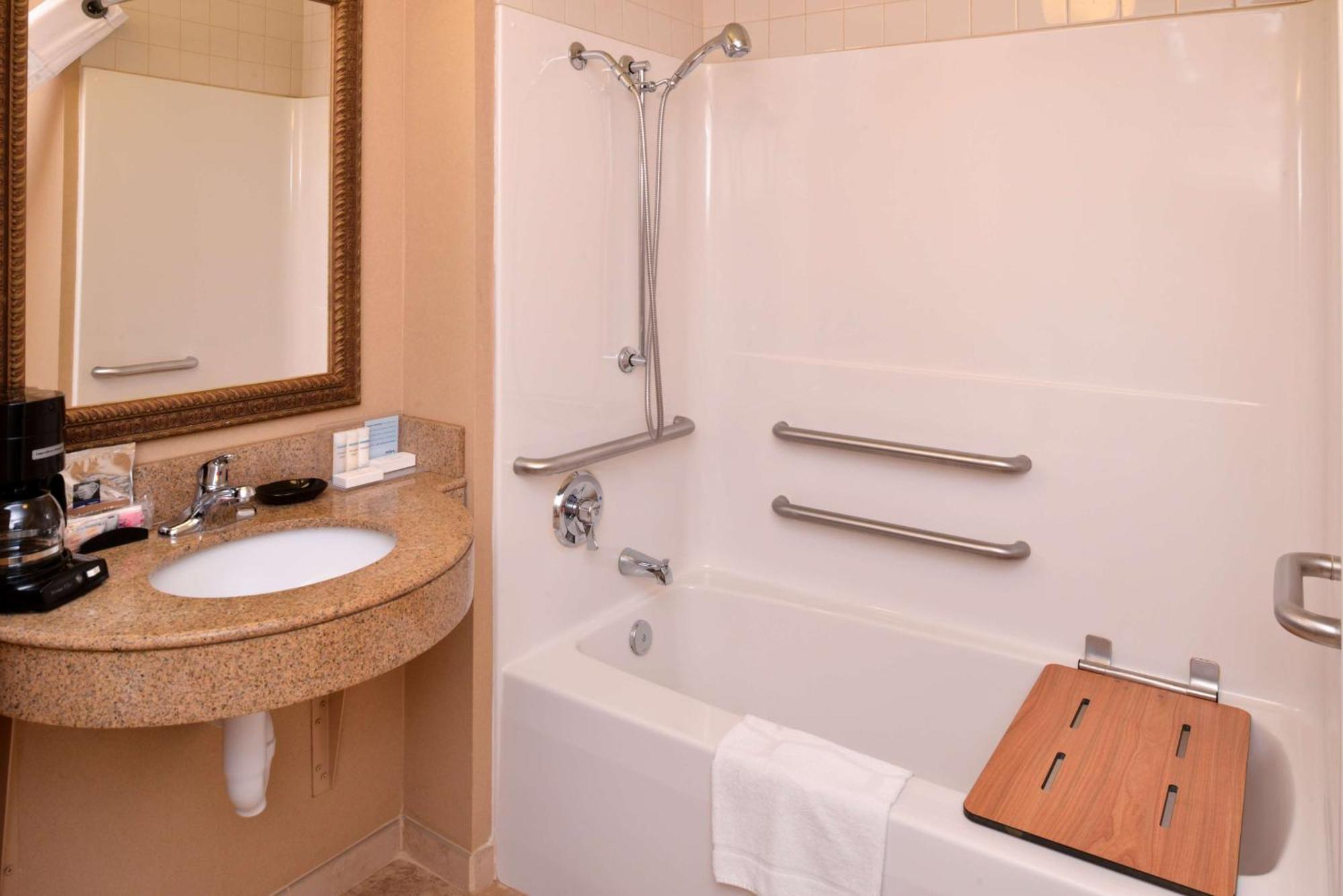 Hampton Inn By Hilton Litchfield Buitenkant foto